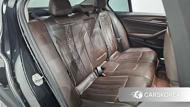 BMW 5 Series (G30) 2018 Черный из Кореи, фото 2