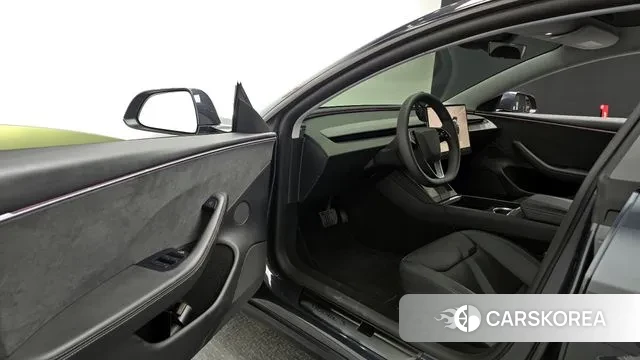 Tesla Model 3 2025 Серый из Кореи, фото 2