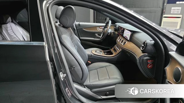 Mercedes-Benz E-Class W213 2021 Серый из Кореи, фото 2
