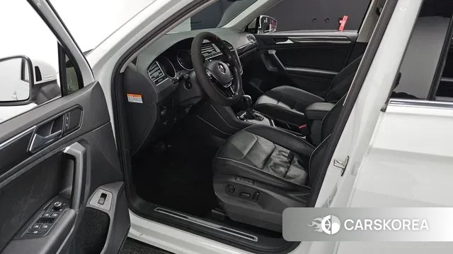 Volkswagen Tiguan second Generation 2020 Белый из Кореи, фото 2