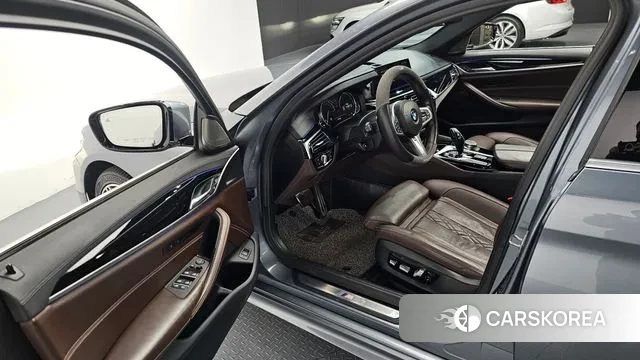 BMW 5 Series (G30) 2018 Серый из Кореи, фото 2