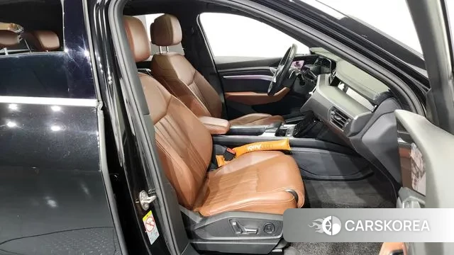 Audi e-Tron 2021 Черный из Кореи, фото 2