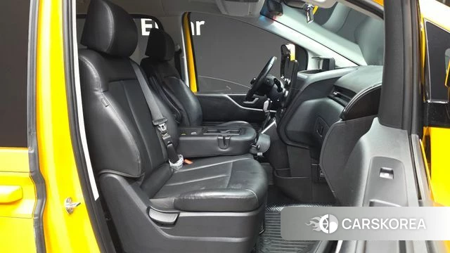Hyundai Staria 2024 Желтый из Кореи, фото 2