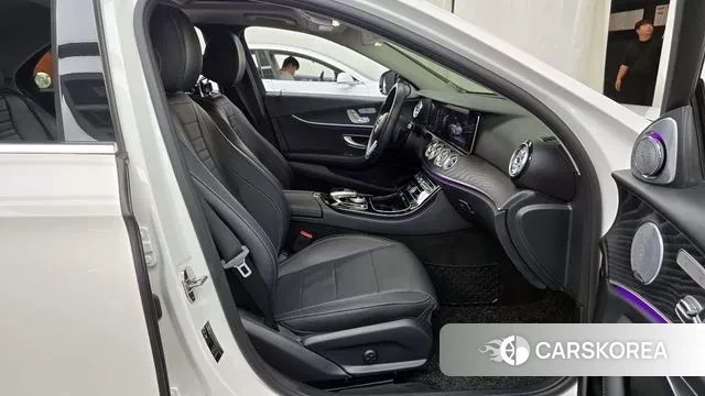 Mercedes-Benz E-Class W213 2018 Белый из Кореи, фото 2