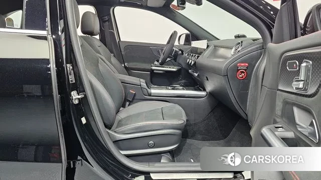 Mercedes-Benz GLA - Class H247 2025 Черный из Кореи, фото 2