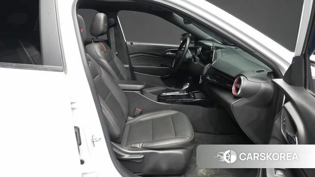 Chevrolet (GM Daewoo) Trax Crossover 2024 Белый из Кореи, фото 2