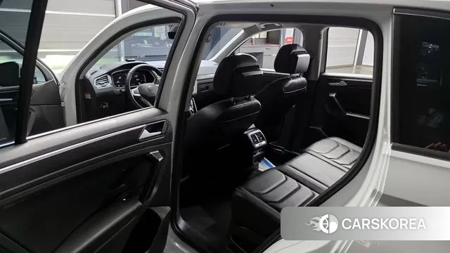 Volkswagen Tiguan second Generation 2023 Белый из Кореи, фото 2
