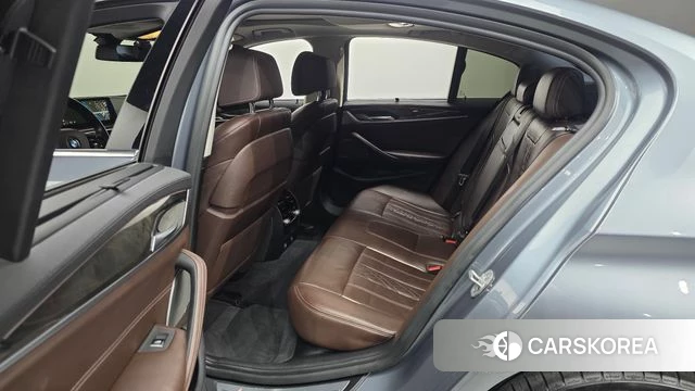 BMW 5 Series (G30) 2018 Светло-серебряный цвет из Кореи, фото 2