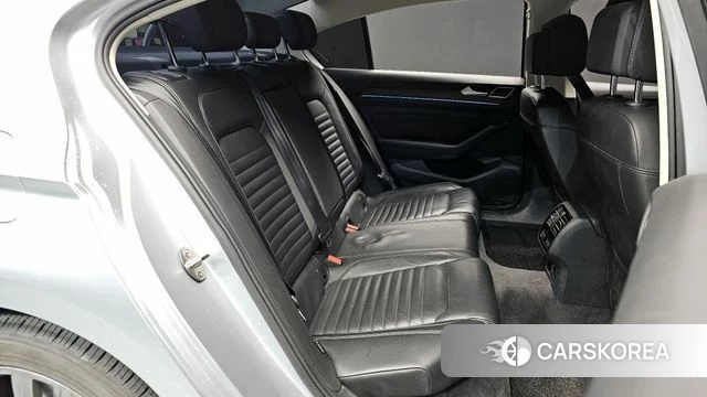 Volkswagen Passat GT (B8) 2018 Серебристо-серый из Кореи, фото 2