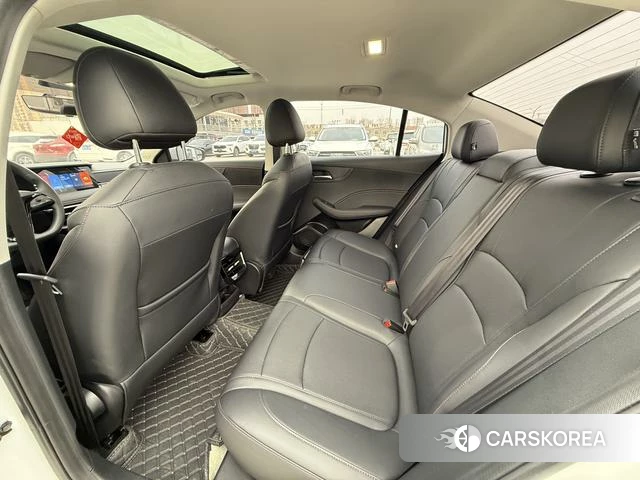 Roewe i5 2025 Белый из Китая, фото 2