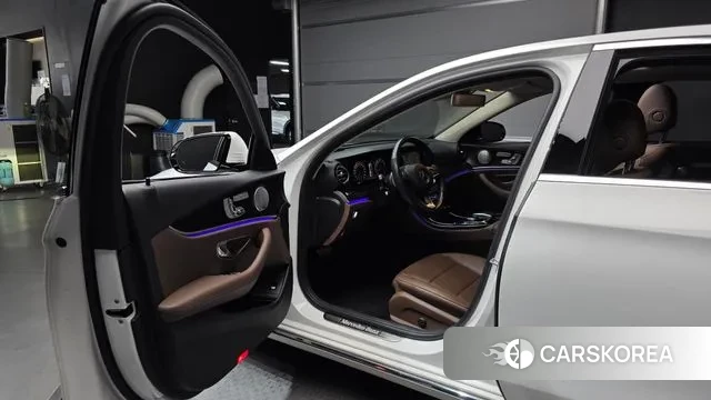 Mercedes-Benz E-Class W213 2018 Белый из Кореи, фото 2