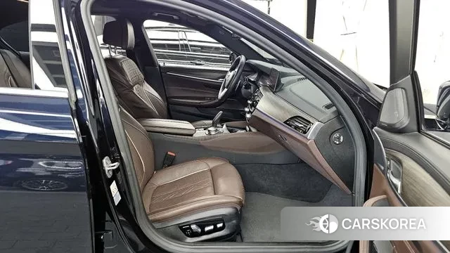 BMW 5 Series (G30) 2020 Черный из Кореи, фото 2