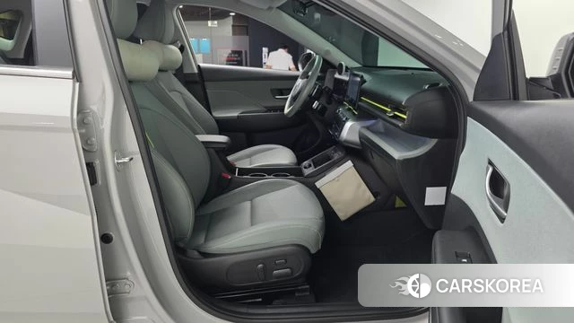 Hyundai Kona (SX2) 2023 Серебристо-серый из Кореи, фото 2