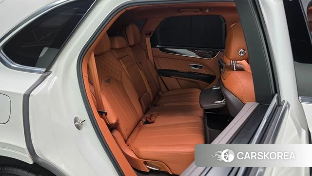Bentley Bentayga 2022 Белый из Кореи, фото 2