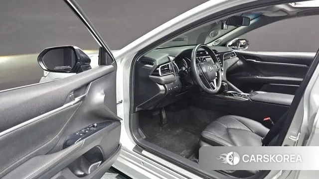 Toyota Camry (XV70) 2018 Серебряный из Кореи, фото 2