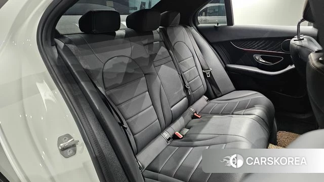 Mercedes-Benz C-Class W205 2018 Белый из Кореи, фото 2