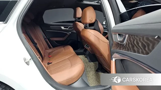 Audi A6 (C8) 2021 Белый из Кореи, фото 2