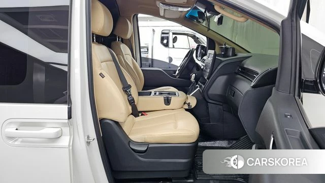 Hyundai Staria 2022 Белый из Кореи, фото 2