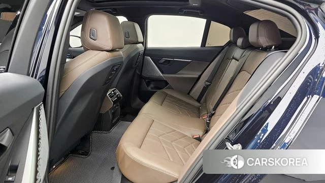 BMW 5 Series (G60) 2024 Черный из Кореи, фото 2