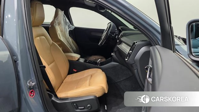 Volvo XC40 2020 Светло-серебряный цвет из Кореи, фото 2