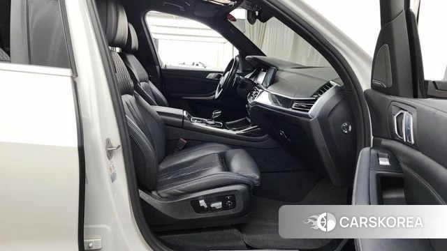 BMW X7 (G07) 2021 Белый из Кореи, фото 2
