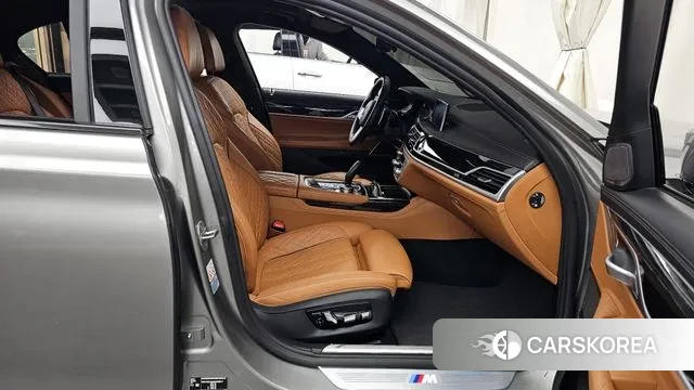 BMW 7 Series (G11) 2021 Песочный из Кореи, фото 2