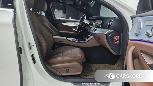 Mercedes-Benz E-Class W213 2021 Белый из Кореи, фото 2