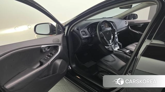 Volvo V40 Cross-Country 2019 Черный из Кореи, фото 2