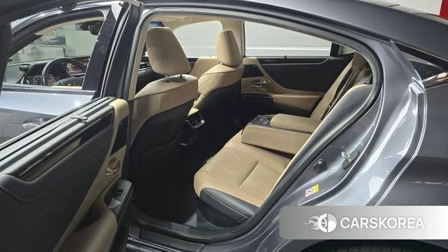Lexus ES300h 7th generation 2019 Серый из Кореи, фото 2