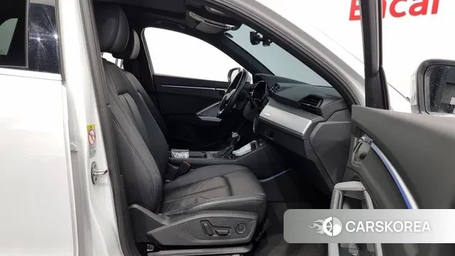 Audi Q3 (F3) 2020 Белый из Кореи, фото 2