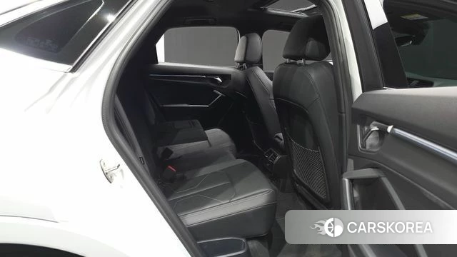 Audi Q3 (F3) 2022 Белый из Кореи, фото 2