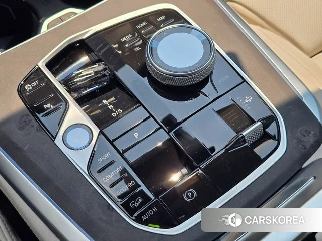 BMW X5 (G05) 2025 Светло-серебряный цвет из Кореи, фото 2