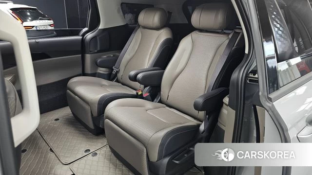 Kia The New Carnival 4th Generation 2025 Серебристо-серый из Кореи, фото 2