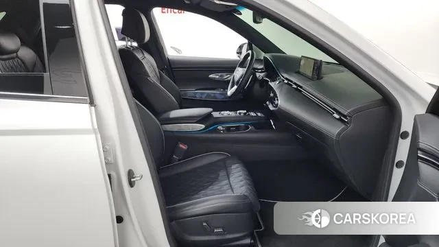 Genesis GV70 2022 Белый из Кореи, фото 2