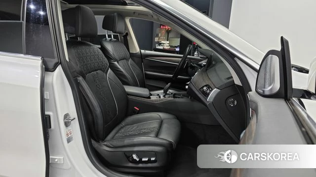 BMW 6 Series GT (G32) 2018 Белый из Кореи, фото 2