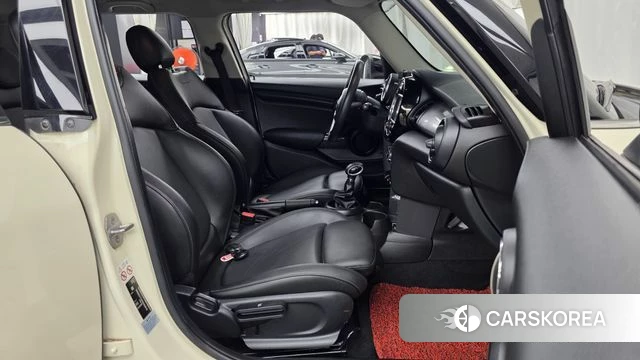 Mini Cooper 2018 Жемчужный цвет из Кореи, фото 2