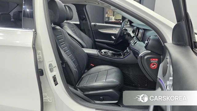 Mercedes-Benz E-Class W213 2018 Белый из Кореи, фото 2