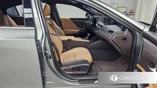 Lexus ES300h 7th generation 2020 Серый из Кореи, фото 2