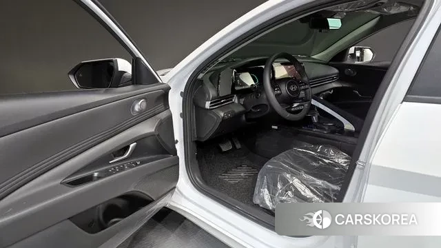 Hyundai The New Avante (CN7) 2024 Белый из Кореи, фото 2