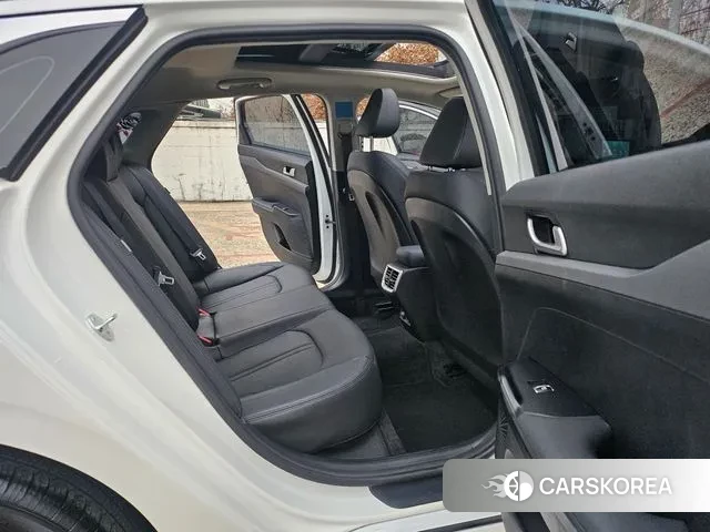 Kia K5 3rd generation 2023 Белый из Кореи, фото 2