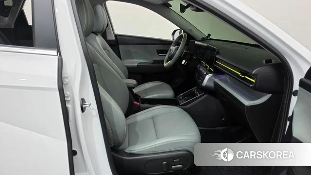 Hyundai Kona (SX2) 2023 Белый из Кореи, фото 2