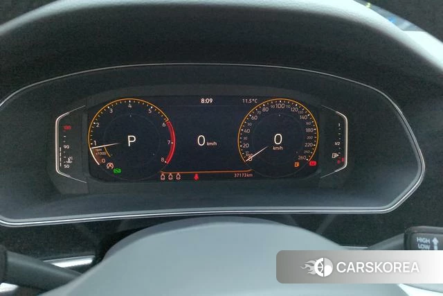 Volkswagen Passat 2023 Черный из Китая, фото 2