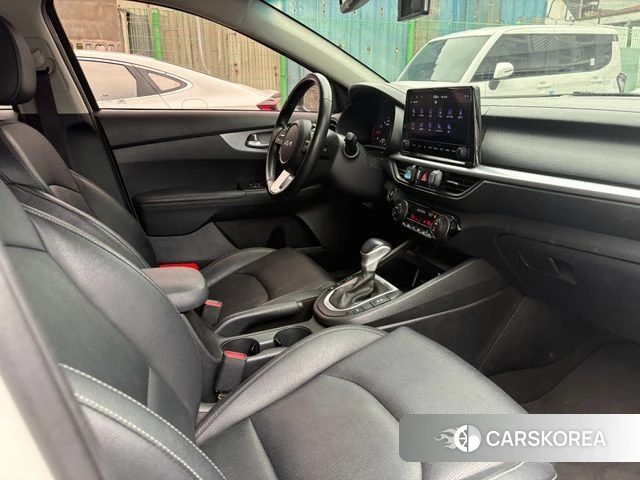 Kia The New K3 2nd generation 2022 Белый из Кореи, фото 2