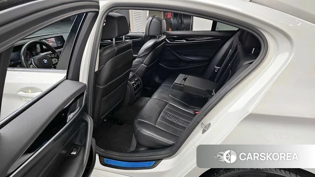 BMW 5 Series (G30) 2019 Белый из Кореи, фото 2