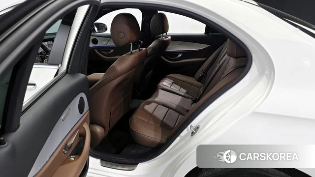 Mercedes-Benz E-Class W213 2021 Белый из Кореи, фото 2