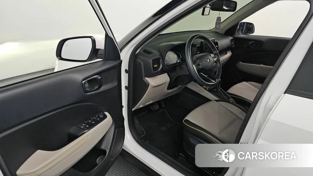 Hyundai Venue 2023 Белый из Кореи, фото 2