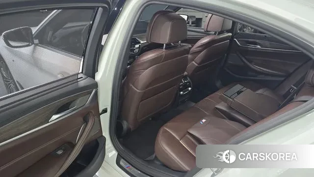 BMW 5 Series (G30) 2020 Белый из Кореи, фото 2