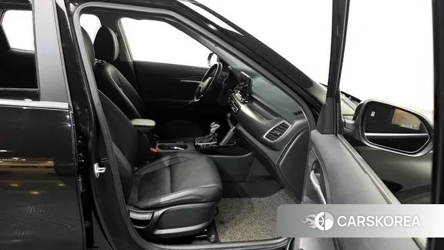 Kia Seltos 2022 Черный из Кореи, фото 2