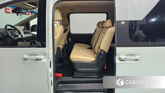 Hyundai Staria 2022 Белый из Кореи, фото 2