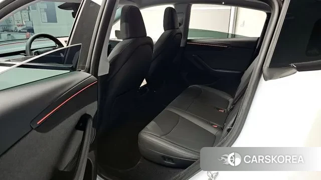 Tesla Model Y 2025 Белый из Кореи, фото 2